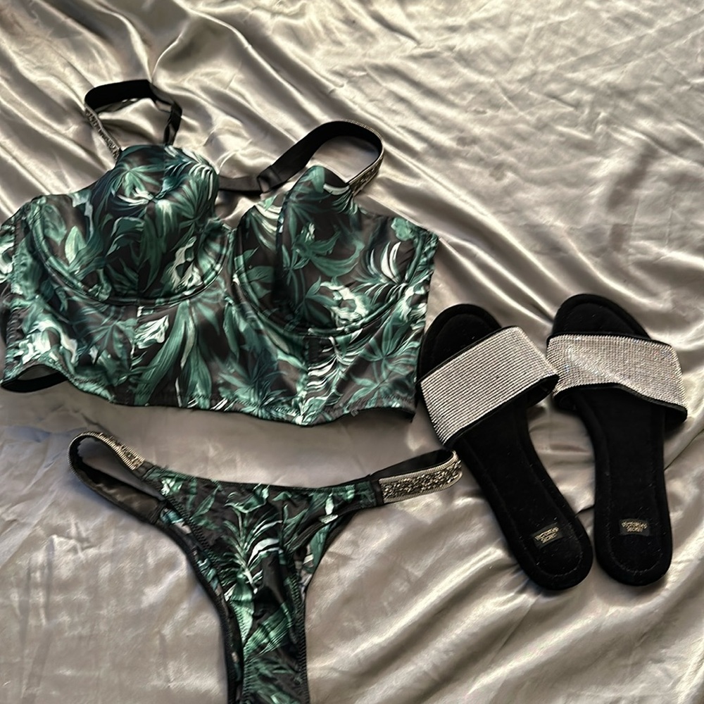 Victoria secret bling set with matching slippers